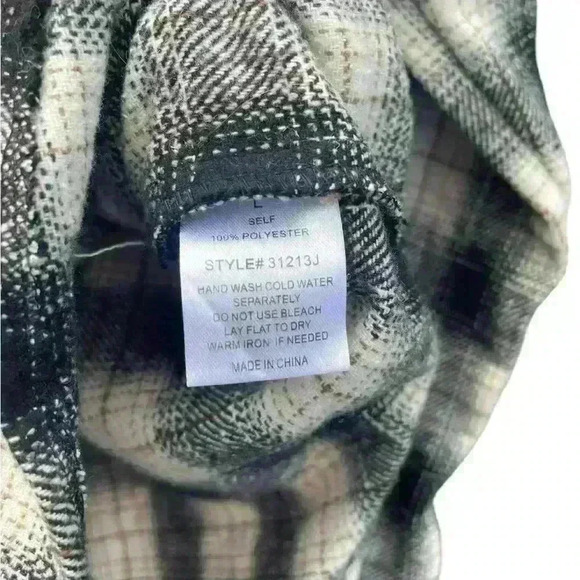 Pink Lily Steps Away Plaid Flannel Size Large - Picture 5 of 7